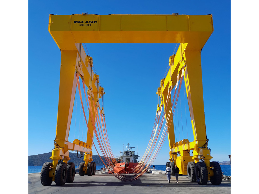 Tire type yacht handling machine